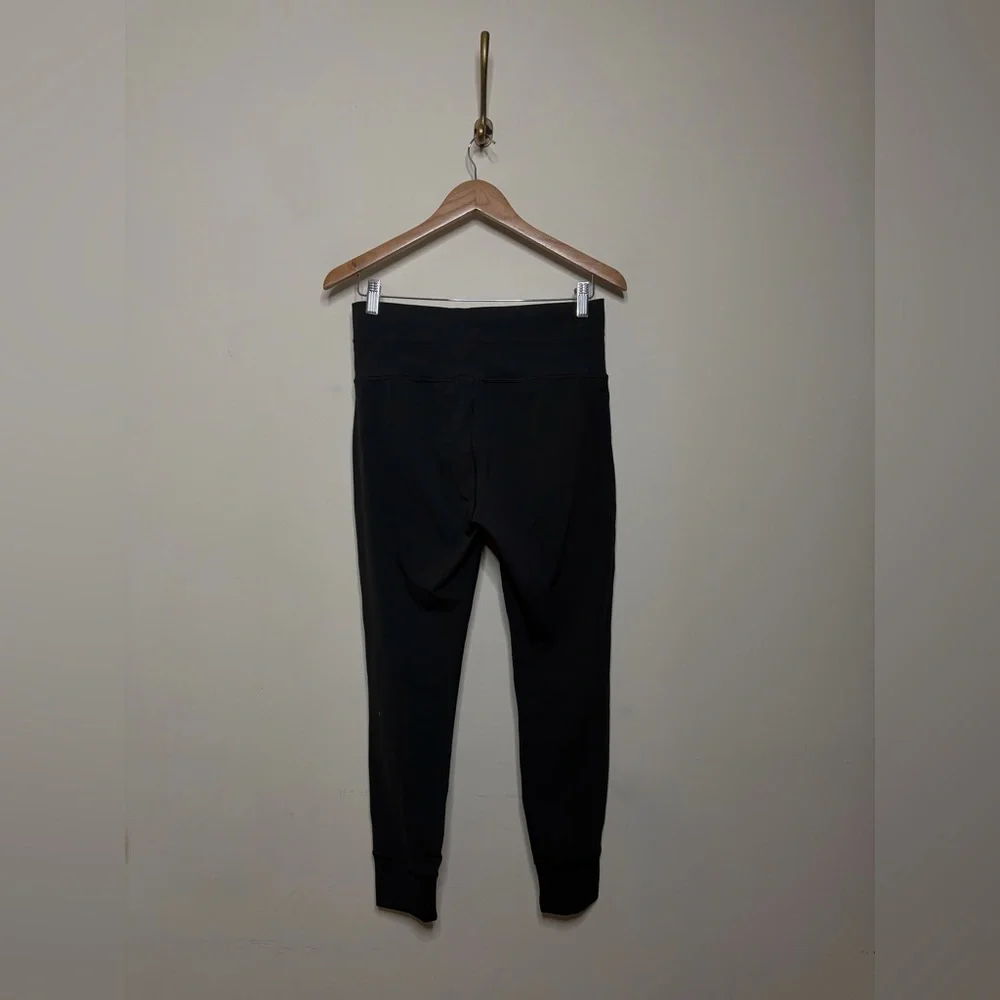 Vuori Daily Legging in Black - Picture 7 of 7